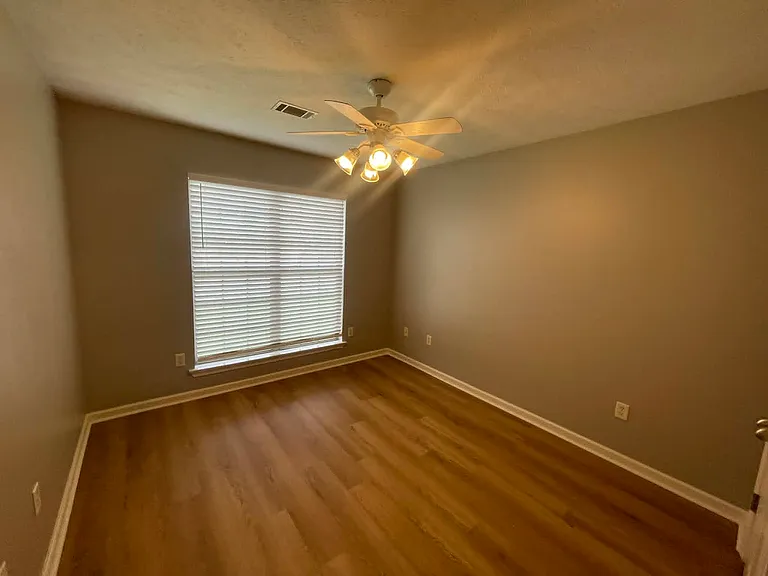 805 Brownstone Dr — Photo 10