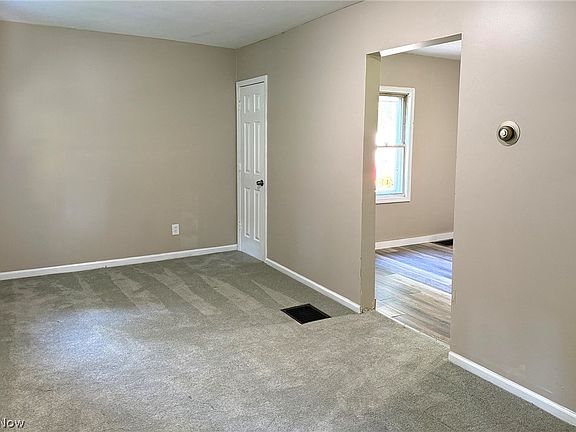 4th image of 318 Joseph Ave