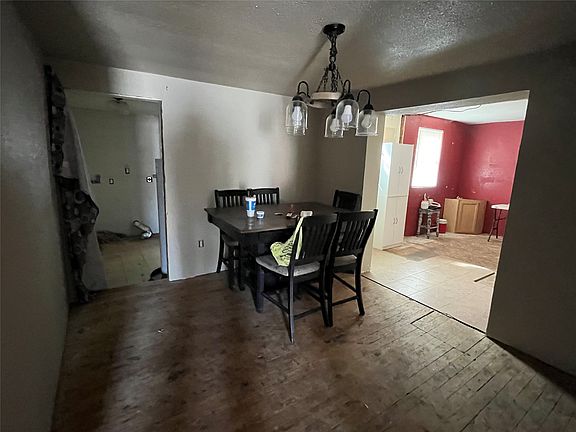 5th image of 701 W Blackjack St