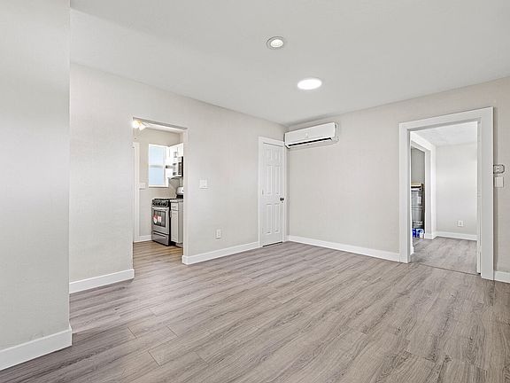 5th image of 4611 NE 15th Avenue