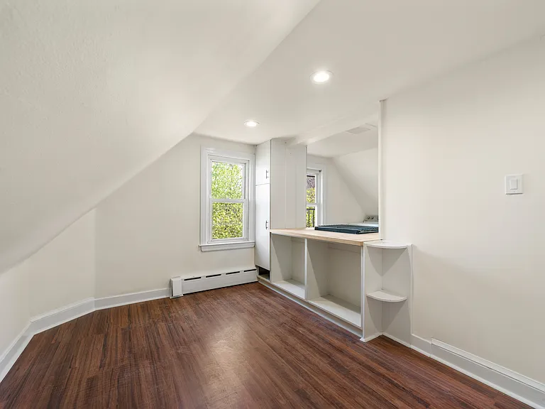 8 Cooper Pl #3 — Photo 5