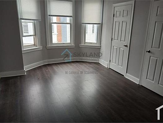 1st image of 1332 N Hobart St