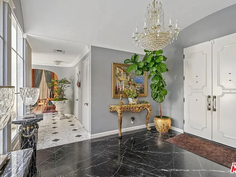 717 N Rodeo Dr — Photo 5