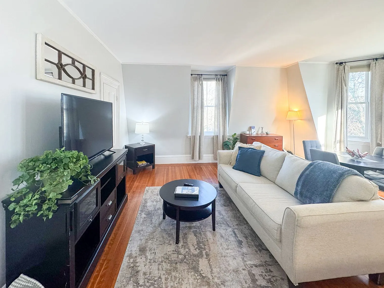 1 bed, 1.0 bath, 592 sqft, $4,725 — Photo 3