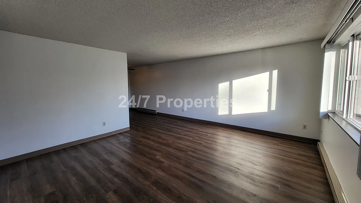 Building Photo - 2025-75MF