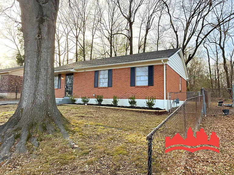 4061 Mossville St — Photo 3