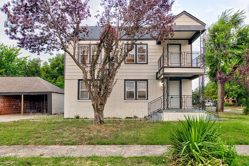 1 bed, 1.0 bath, 720 sqft, $725 — Photo 2