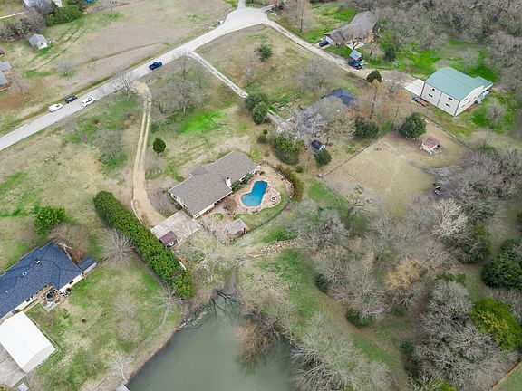 4th image of 8 Rollingwood Dr