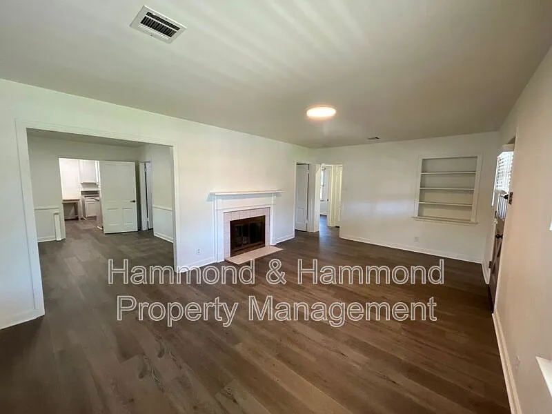 3 bed, 1.0 bath, 1227 sqft, $4,395 — Photo 4