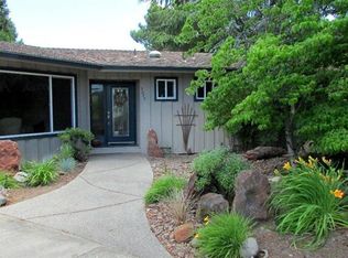 2075 Fairlane Dr, Medford, OR 97501
