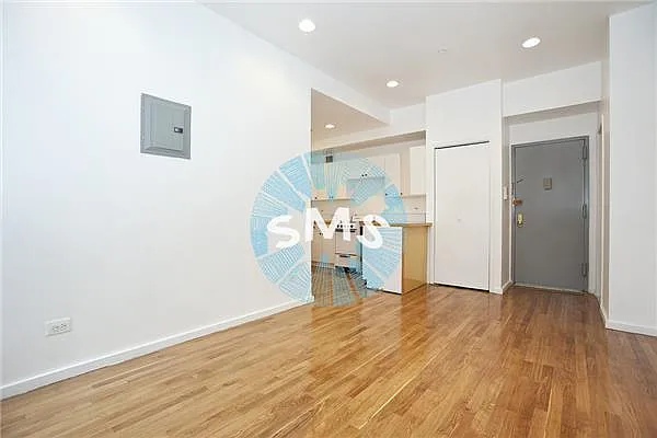 Rented by Space Marketing Shop | media 6