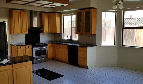 3rd image of 1819 Golden Leaf Ln