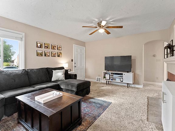 4th image of 3504 W Walton Ave