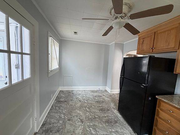 5th image of 203 Berry St