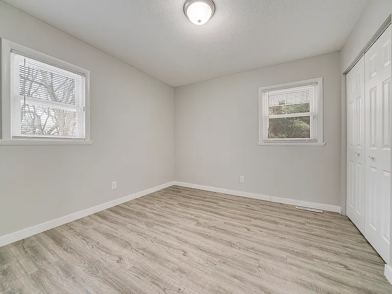 112 Liverpool Dr SE — Photo 12