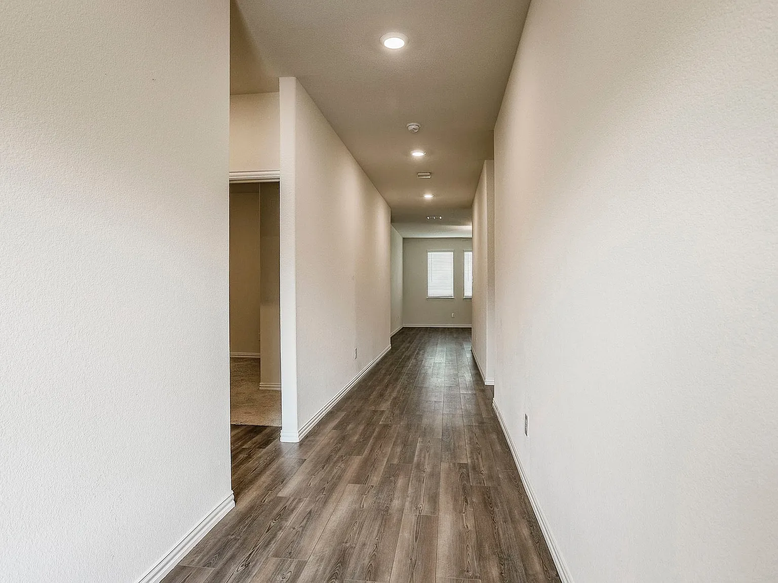 4 bed, 2.0 bath, 1841 sqft, $2,350 — Photo 4