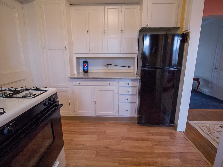 36 Cornell Pl #D — Photo 3