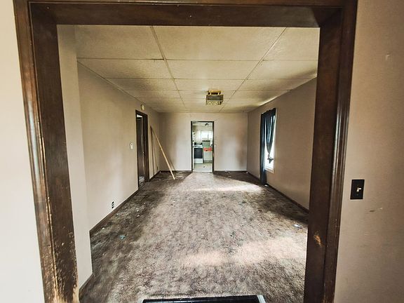 4th image of 320 Center St
