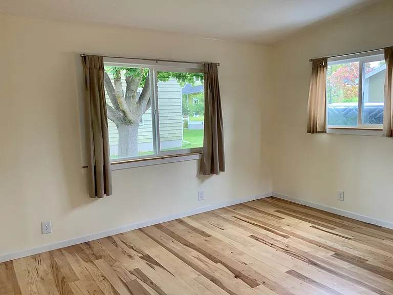 526 Plymouth St — Photo 2