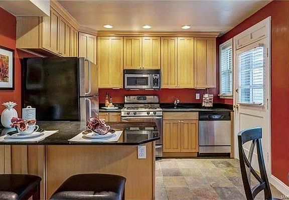3rd image of 829 Westwood Dr #Be