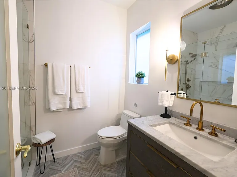 2338 SW 11th St — Photo 38