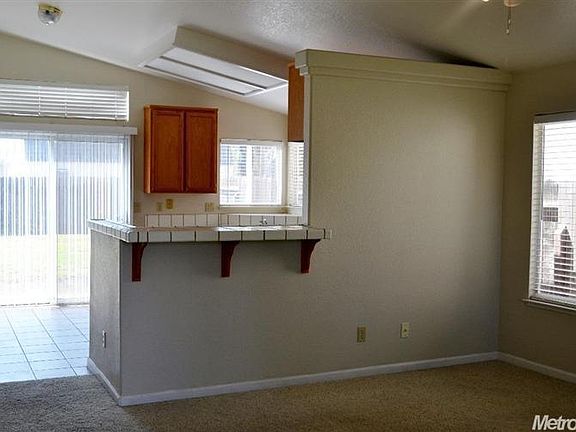 4th image of 2518 Country Manor Dr