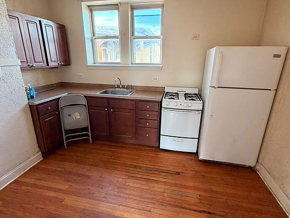 3rd image of 5250 W Crystal St #2