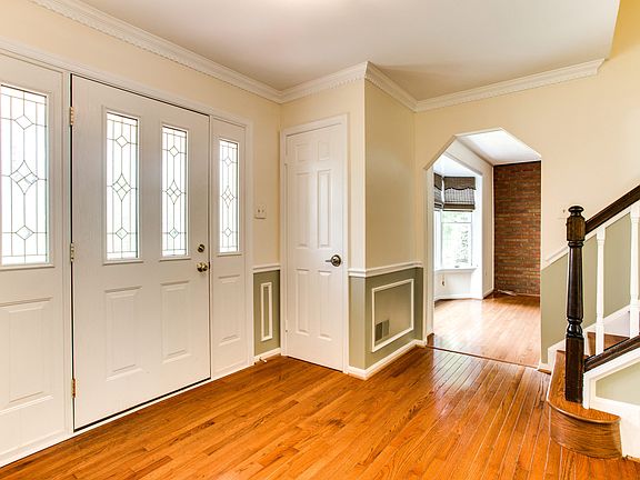 3rd image of 921 Holly Creek Dr
