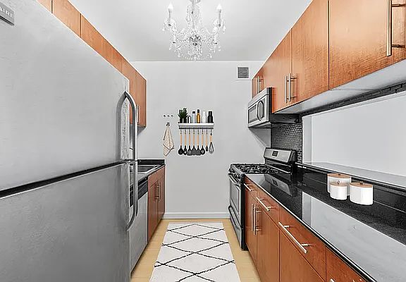 4th image of 100 John St APT 1902