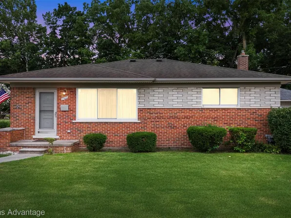 7562 Terri Dr, Westland, MI 48185