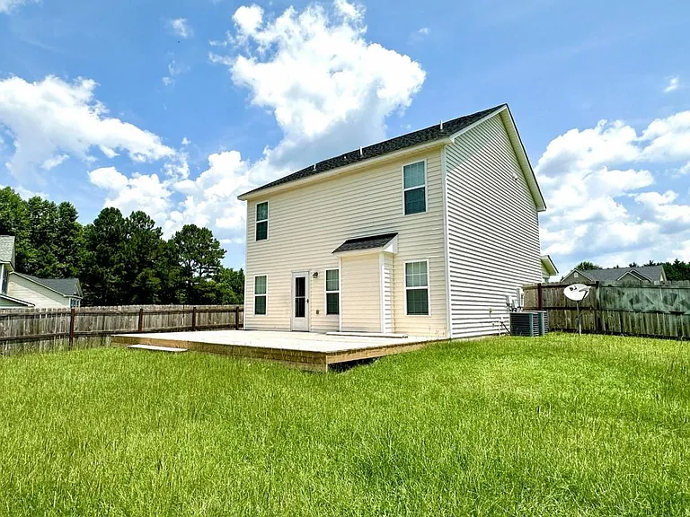 385 Americana Dr — Photo 17