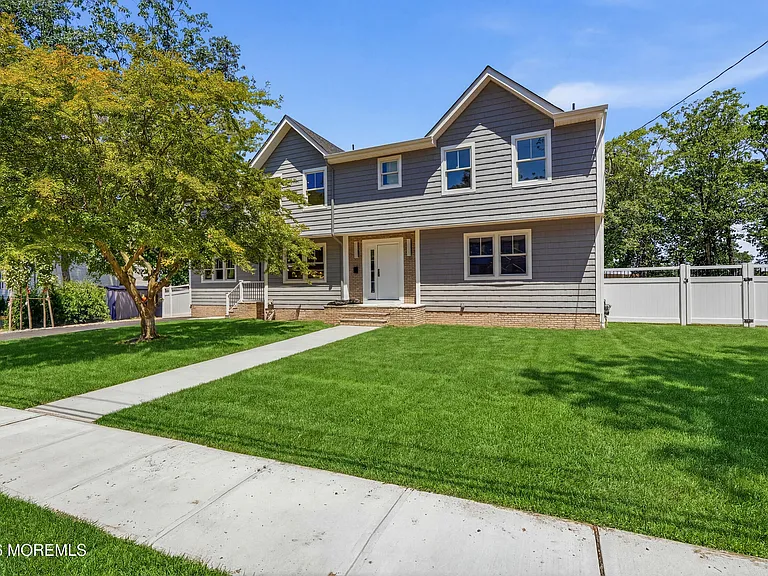19 Roslyn Dr — Photo 1