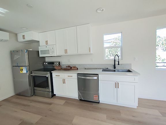 4th image of 3730 Tuller Ave #1/2