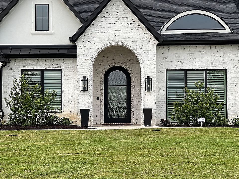 2nd image of 1090 Woodland Dr