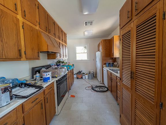3rd image of 2842 Shoal Crest Ave