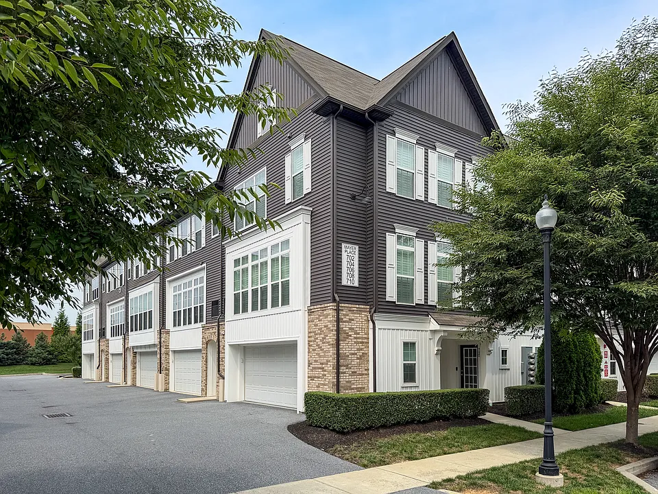 708 Mayer Pl