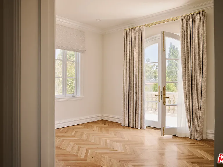 628 N Rodeo Dr — Photo 26