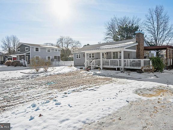 3rd image of 733 Fenwood Cir