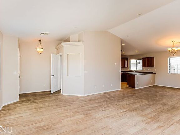 5th image of 1372 E Daniella Dr
