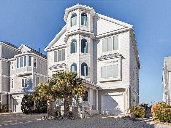 3rd image of 880 W Ocean View Ave