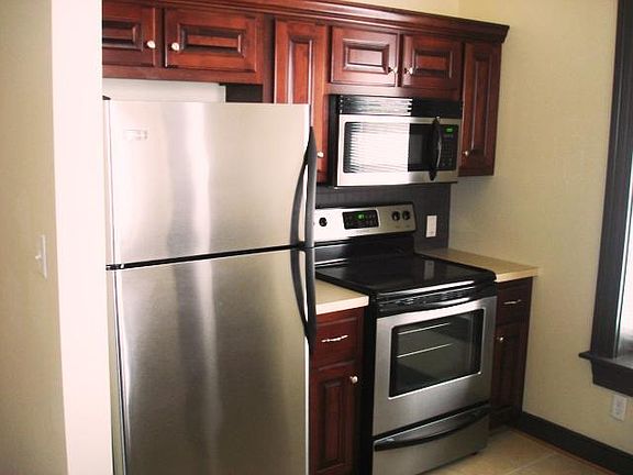 4th image of 1014 Hull St APT 216