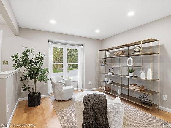 4th image of 1664 Hanley Ct