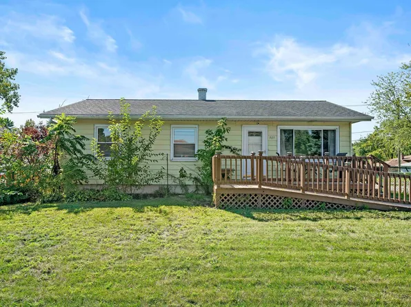 909 Cove Ave, Lockport, IL 60441