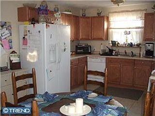 3rd image of 10 Lorraine Dr