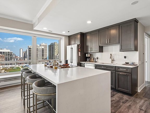 3rd image of 57 E Delaware Pl APT 1805