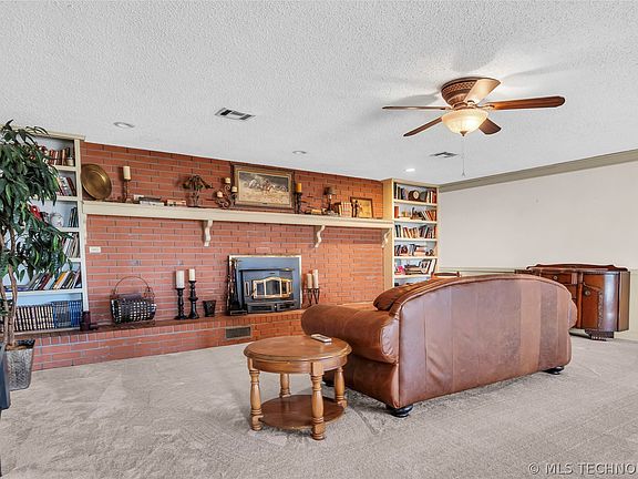 4th image of 204 Bear Hollow Rd