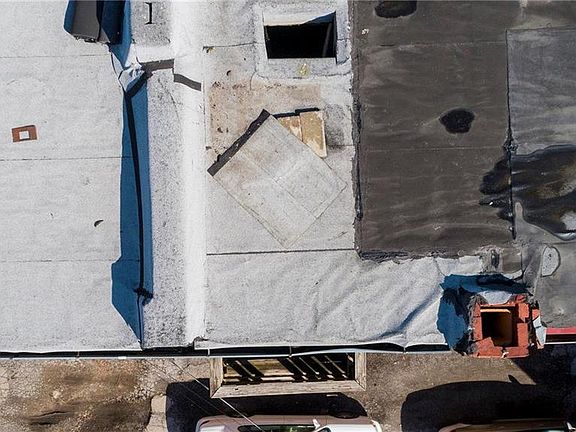 3rd image of 2801 E Linwood Blvd