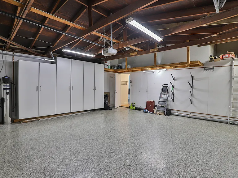 4835 Cliffside Dr — Photo 24