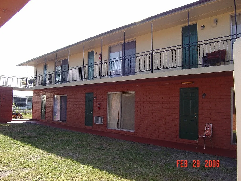 2 bed, $995 — Photo 2