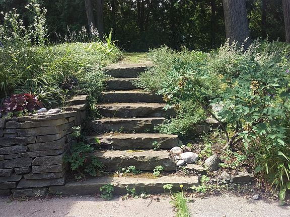 3rd image of 839 Mount Pleasant Ave